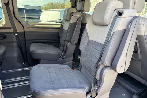 DE26GTF Volkswagen Multivan Style  LWB 150PS 2.0 TDI 7 Speed DSG - 7-Seat Conference Package Thumbnail #34