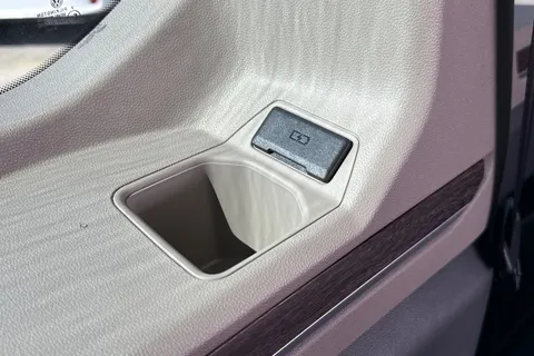 DE26GTF Volkswagen Multivan Style  LWB 150PS 2.0 TDI 7 Speed DSG - 7-Seat Conference Package Thumbnail #36