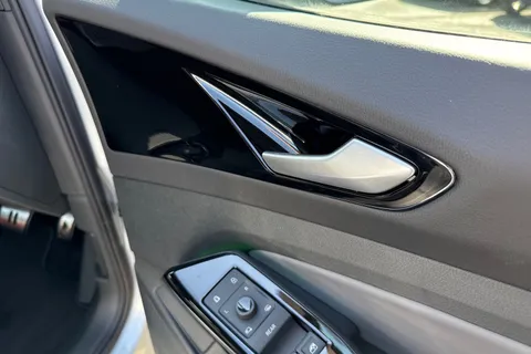 DA25BVC Volkswagen ID.4 109kW Life Pure 52kWh 5dr Auto [110kW Ch] Thumbnail #21