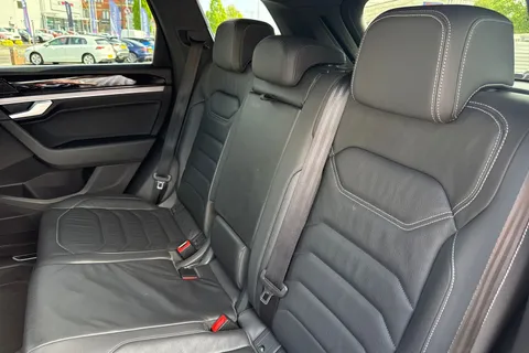 19 of 62 for Volkswagen Touareg 3.0 TDI V6 R-Line Tech Tiptronic 4Motion Euro 6 (s/s) 5dr