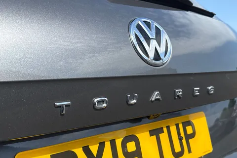 25 of 62 for Volkswagen Touareg 3.0 TDI V6 R-Line Tech Tiptronic 4Motion Euro 6 (s/s) 5dr