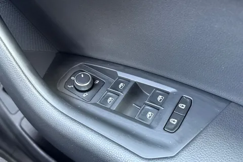 36 of 62 for Volkswagen Touareg 3.0 TDI V6 R-Line Tech Tiptronic 4Motion Euro 6 (s/s) 5dr