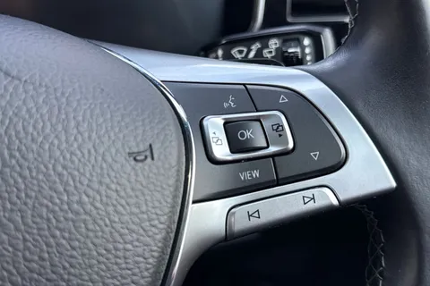 39 of 62 for Volkswagen Touareg 3.0 TDI V6 R-Line Tech Tiptronic 4Motion Euro 6 (s/s) 5dr