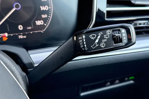 46 of 62 for Volkswagen Touareg 3.0 TDI V6 R-Line Tech Tiptronic 4Motion Euro 6 (s/s) 5dr