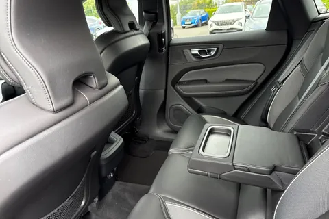 KX20HZE Volvo Xc60 2.0 B5 MHEV R-Design Auto AWD Euro 6 (s/s) 5dr Thumbnail #36