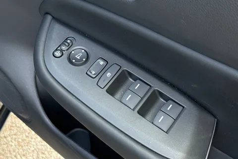 DK75NRX Honda Jazz 1.5 i-MMD Hybrid Advance 5dr eCVT Thumbnail #23