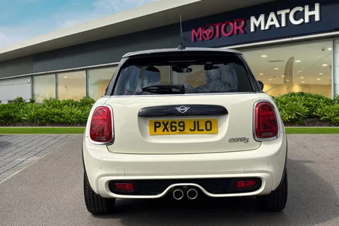PX69JLO Mini Hatch 2.0 Cooper S Classic Steptronic Euro 6 (s/s) 5dr Thumbnail #4