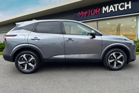 DF72RWW Nissan Qashqai 1.3 DIG-T MHEV N-Connecta Euro 6 (s/s) 5dr Thumbnail #4