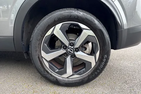 DF72RWW Nissan Qashqai 1.3 DIG-T MHEV N-Connecta Euro 6 (s/s) 5dr Thumbnail #13
