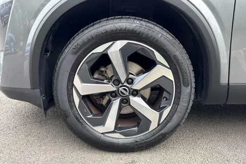 DF72RWW Nissan Qashqai 1.3 DIG-T MHEV N-Connecta Euro 6 (s/s) 5dr Thumbnail #14