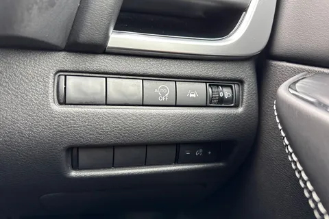 DF72RWW Nissan Qashqai 1.3 DIG-T MHEV N-Connecta Euro 6 (s/s) 5dr Thumbnail #44
