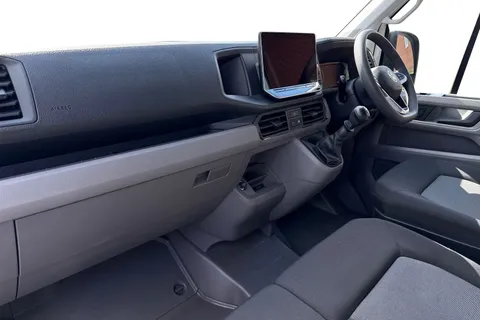 ML74GHV Volkswagen Crafter CR35 Panel van Commerce Plus MWB 140 PS 2.0 TDI 6sp Manual FWD Thumbnail #9