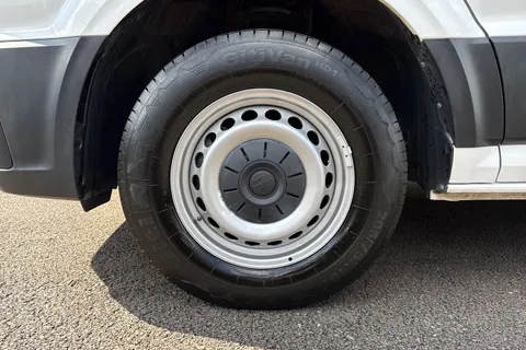 ML74GHV Volkswagen Crafter CR35 Panel van Commerce Plus MWB 140 PS 2.0 TDI 6sp Manual FWD Thumbnail #23