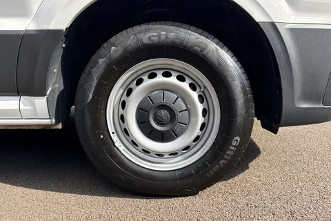 ML74GHV Volkswagen Crafter CR35 Panel van Commerce Plus MWB 140 PS 2.0 TDI 6sp Manual FWD Thumbnail #24