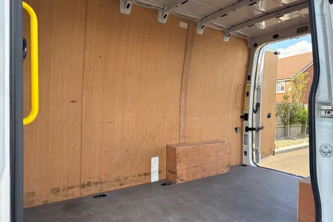 ML74GHV Volkswagen Crafter CR35 Panel van Commerce Plus MWB 140 PS 2.0 TDI 6sp Manual FWD Thumbnail #25