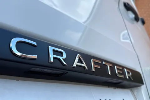 ML74GHV Volkswagen Crafter CR35 Panel van Commerce Plus MWB 140 PS 2.0 TDI 6sp Manual FWD Thumbnail #28