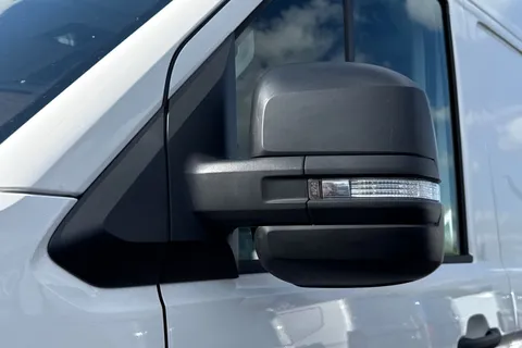 ML74GHV Volkswagen Crafter CR35 Panel van Commerce Plus MWB 140 PS 2.0 TDI 6sp Manual FWD Thumbnail #31