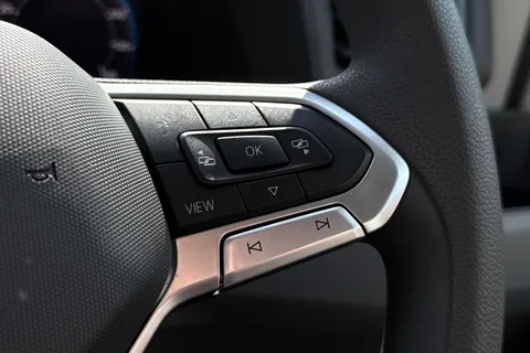 ML74GHV Volkswagen Crafter CR35 Panel van Commerce Plus MWB 140 PS 2.0 TDI 6sp Manual FWD Thumbnail #35