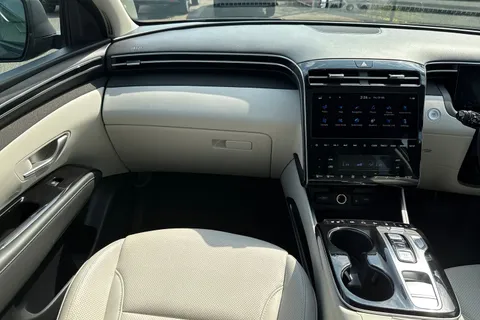 LT23UVJ Hyundai Tucson 1.6 h T-GDi 13.8kWh Ultimate Auto 4WD Euro 6 (s/s) 5dr Thumbnail #16