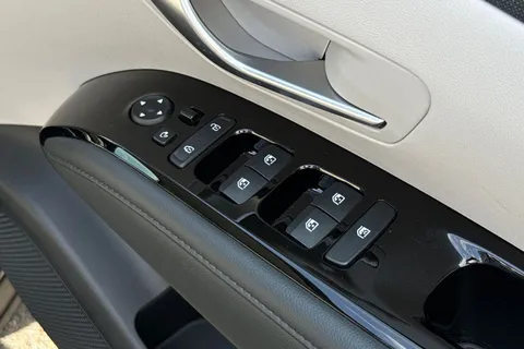 LT23UVJ Hyundai Tucson 1.6 h T-GDi 13.8kWh Ultimate Auto 4WD Euro 6 (s/s) 5dr Thumbnail #19