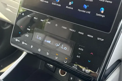 LT23UVJ Hyundai Tucson 1.6 h T-GDi 13.8kWh Ultimate Auto 4WD Euro 6 (s/s) 5dr Thumbnail #20