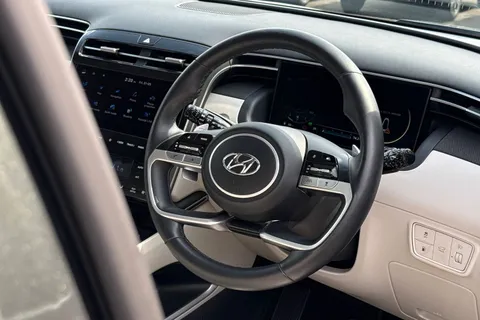 LT23UVJ Hyundai Tucson 1.6 h T-GDi 13.8kWh Ultimate Auto 4WD Euro 6 (s/s) 5dr Thumbnail #31