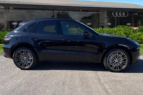 LE21AZC Porsche Macan 2.9T V6 Turbo PDK 4WD Euro 6 (s/s) 5dr Thumbnail #4