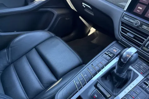 LE21AZC Porsche Macan 2.9T V6 Turbo PDK 4WD Euro 6 (s/s) 5dr Thumbnail #21