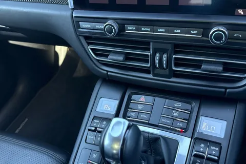 LE21AZC Porsche Macan 2.9T V6 Turbo PDK 4WD Euro 6 (s/s) 5dr Thumbnail #23