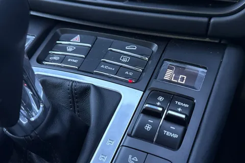 LE21AZC Porsche Macan 2.9T V6 Turbo PDK 4WD Euro 6 (s/s) 5dr Thumbnail #48