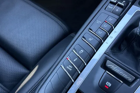 LE21AZC Porsche Macan 2.9T V6 Turbo PDK 4WD Euro 6 (s/s) 5dr Thumbnail #49
