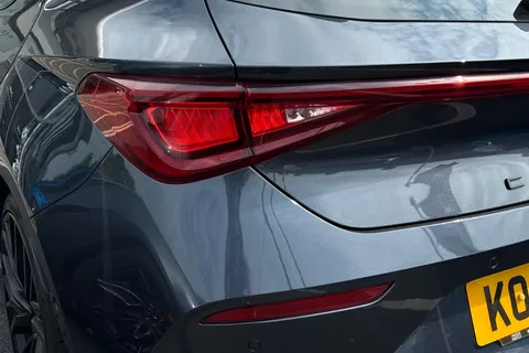 KO24YBD CUPRA Leon 1.4 eHybrid 12.8kWh VZ2 Design Edition DSG Euro 6 (s/s) 5dr Thumbnail #17