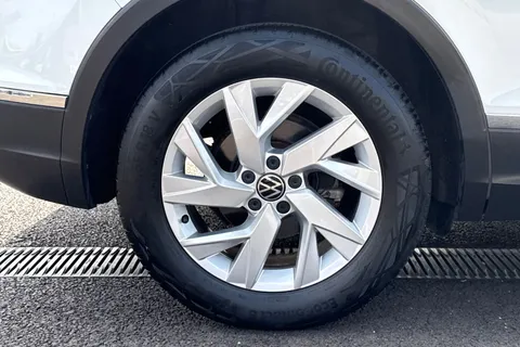MJ21VWO Volkswagen Tiguan 1.5 TSI 150 Life 5dr Thumbnail #10