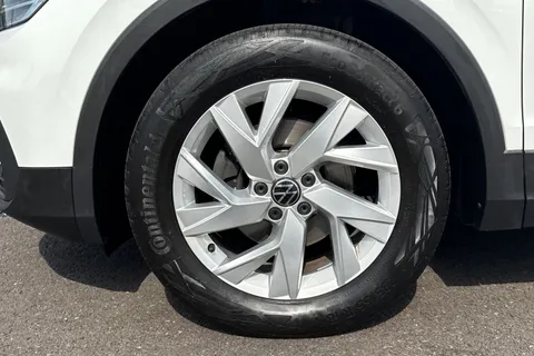 MJ21VWO Volkswagen Tiguan 1.5 TSI 150 Life 5dr Thumbnail #12