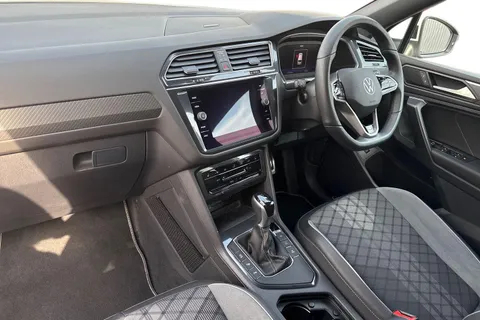 YT22AYP Volkswagen Tiguan Allspace 1.5 TSI R-Line DSG Euro 6 (s/s) 5dr Thumbnail #16