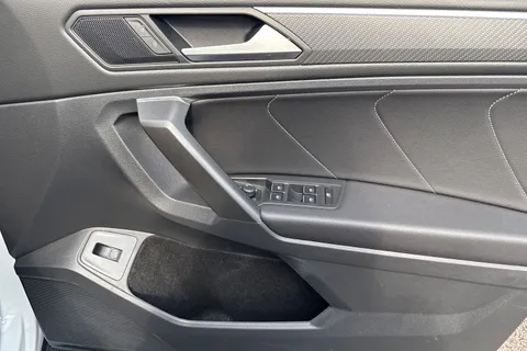 YT22AYP Volkswagen Tiguan Allspace 1.5 TSI R-Line DSG Euro 6 (s/s) 5dr Thumbnail #22