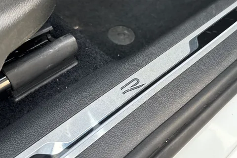YT22AYP Volkswagen Tiguan Allspace 1.5 TSI R-Line DSG Euro 6 (s/s) 5dr Thumbnail #42