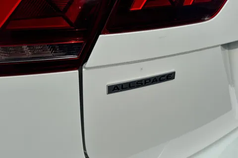 YT22AYP Volkswagen Tiguan Allspace 1.5 TSI R-Line DSG Euro 6 (s/s) 5dr Thumbnail #49