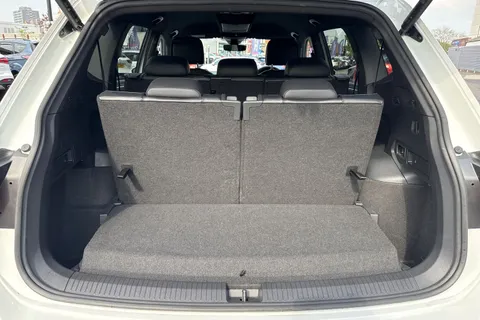 YT22AYP Volkswagen Tiguan Allspace 1.5 TSI R-Line DSG Euro 6 (s/s) 5dr Thumbnail #53