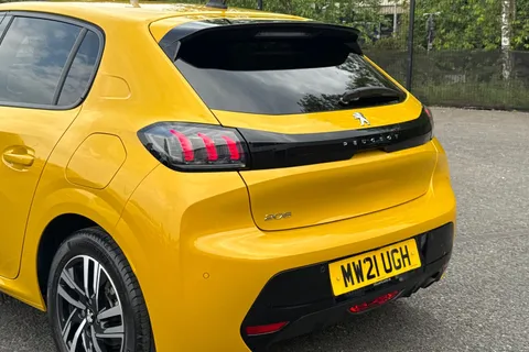 MW21UGH PEUGEOT 208 1.2 PureTech Allure Premium Euro 6 (s/s) 5dr Thumbnail #8