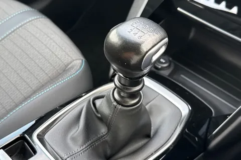 MW21UGH PEUGEOT 208 1.2 PureTech Allure Premium Euro 6 (s/s) 5dr Thumbnail #23