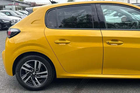 MW21UGH PEUGEOT 208 1.2 PureTech Allure Premium Euro 6 (s/s) 5dr Thumbnail #29