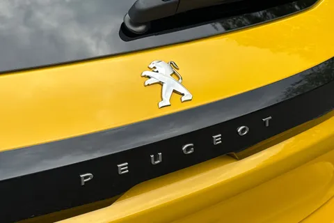 MW21UGH PEUGEOT 208 1.2 PureTech Allure Premium Euro 6 (s/s) 5dr Thumbnail #32