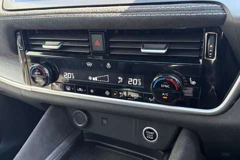 PX74XLK Nissan Qashqai 1.3 DIG-T MHEV Tekna+ XTRON Euro 6 (s/s) 5dr Thumbnail #23