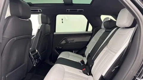 KT74YUW Land Rover Range Rover Sport 3.0 D300 Dynamic SE 5dr Thumbnail #4