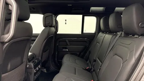 KW74YYM Land Rover Defender 3.0 D350 X-Dynamic HSE 110 5dr Auto [7 Seat] Thumbnail #4
