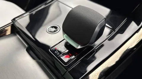 KT74YUW Land Rover Range Rover Sport 3.0 D300 Dynamic SE 5dr Thumbnail #13