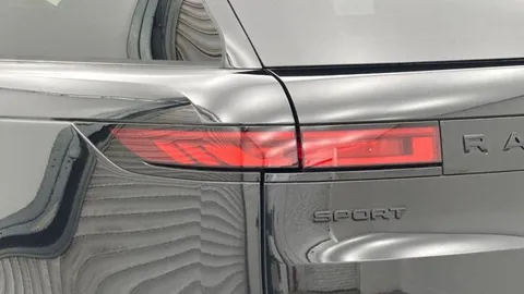KT74YUW Land Rover Range Rover Sport 3.0 D300 Dynamic SE 5dr Thumbnail #18
