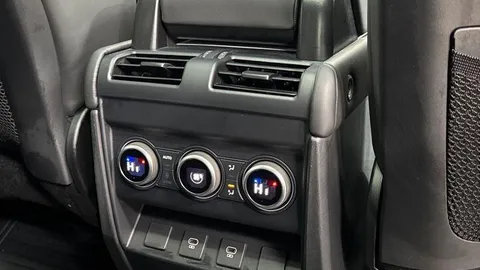 KW74YYM Land Rover Defender 3.0 D350 X-Dynamic HSE 110 5dr Auto [7 Seat] Thumbnail #17