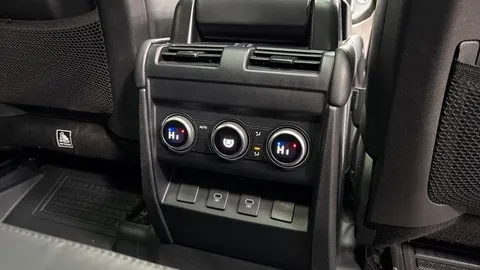 KO74MXV Land Rover Defender 3.0 D350 X-Dynamic HSE 110 5dr Auto [7 Seat] Thumbnail #17